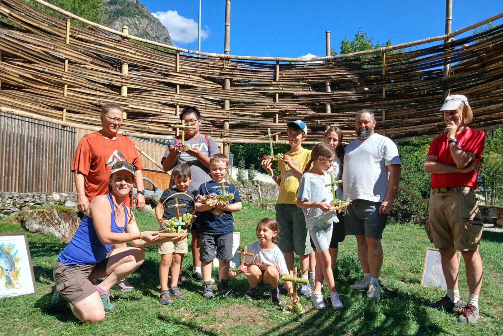 Journée de rentrée KT en vallées d'Ax Temps de retrouvaille mais aussi découverte de nouveaux enfants au kt . Prieres d'action de grace pour l'été mais aussi pour la rentrée Balade/cuiellette sur la Camina et pique nique au forge d'Orlu KT ATELIERS BAMBOU création de croix pour son coté priere à la maison. Messe à Perles et Castelet avec Père Nicolas bénédiction des cartables et des croix réalisées. Une trés belle journée pour cloturer l'été et bien démarrer l'année !
