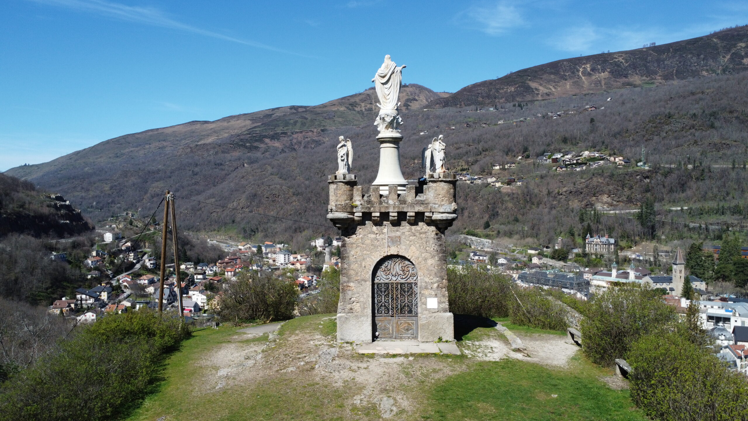 Rocher de la Vierge Ax-les-Thermes Rocher de la Vierge Ax-les-Thermes vu de drone